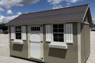 Deluxe Garden w/ Overhang